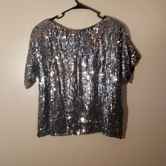 In fashions sequence Blouse - Picture 4 of 5